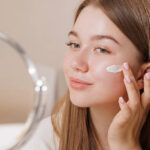Hyaluronic acid serum for hydrating and plumping the skin